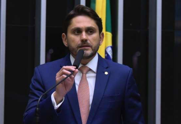 Projeto de Juscelino beneficia diabéticos com acompanhamento contínuo pelo SUS.