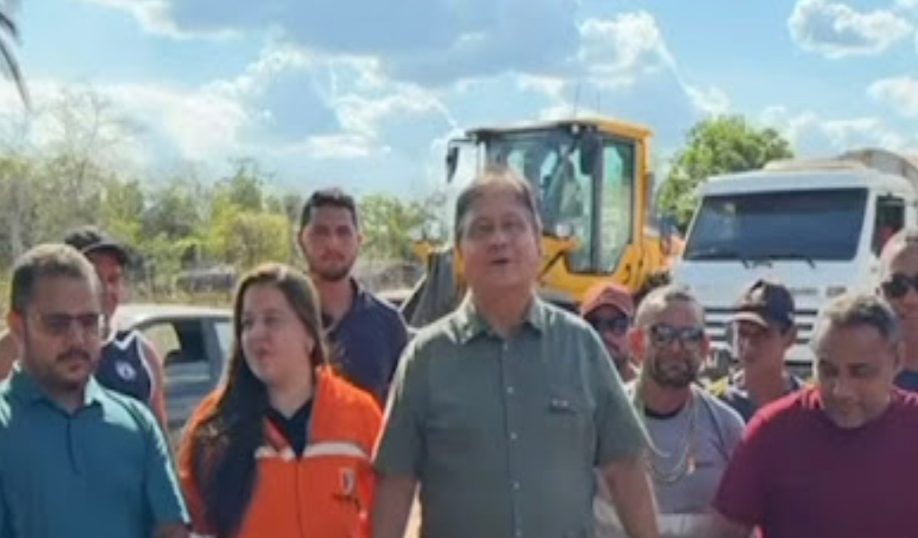 Prefeito Jones Braga leva asfalto aos povoados de Nina Rodrigues, marcando um momento histórico para o município.