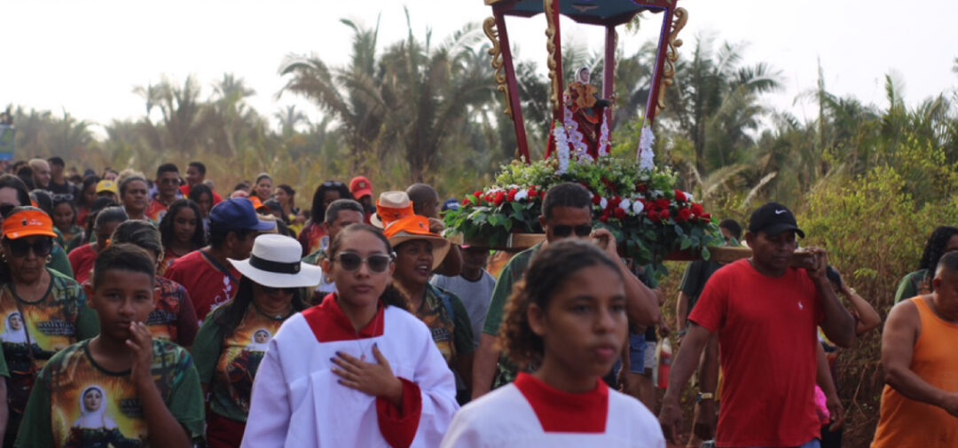 Procissão abre festejo de Santa Luzia em Presidente Vargas.