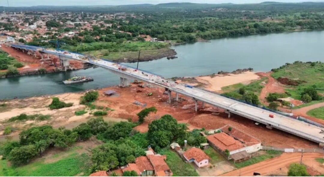 Um ano após desabamento com mortes, nova ponte sobre o Rio Tocantins devolve ligação entre MA e TO