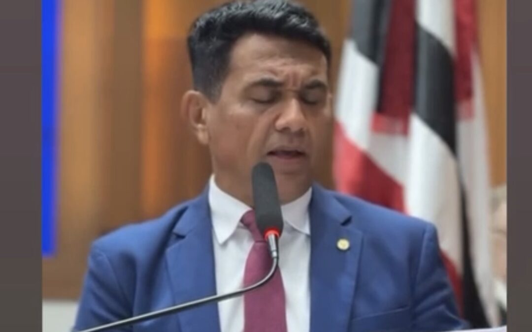 WELINGTON DO CURSO DENUNCIA MÃE E IRMÃ DO VEREADOR GEORGE BARROS POR RECEBEREM RECURSOS IRREGULARES DO FUNDEB.