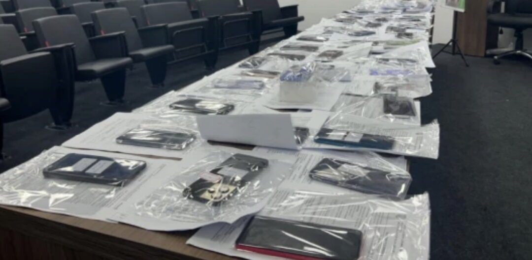 Polícia recupera 150 celulares em dois dias e devolverá aos donos.