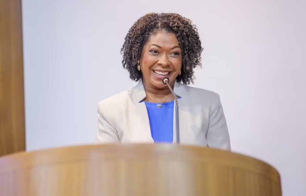 Esmênia Miranda toma posse como prefeita de São Luís após renúncia de Braide